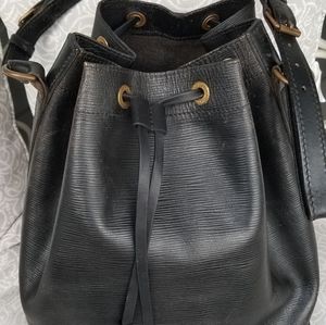 Authentic Louis Vuitton Epi Black GM large Shoulder draw string handbag